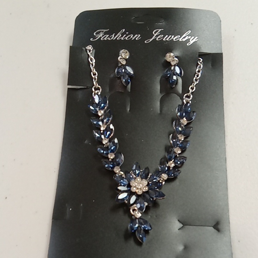 New Fashion Jewelry Blue and Silver Floral Necklace Set